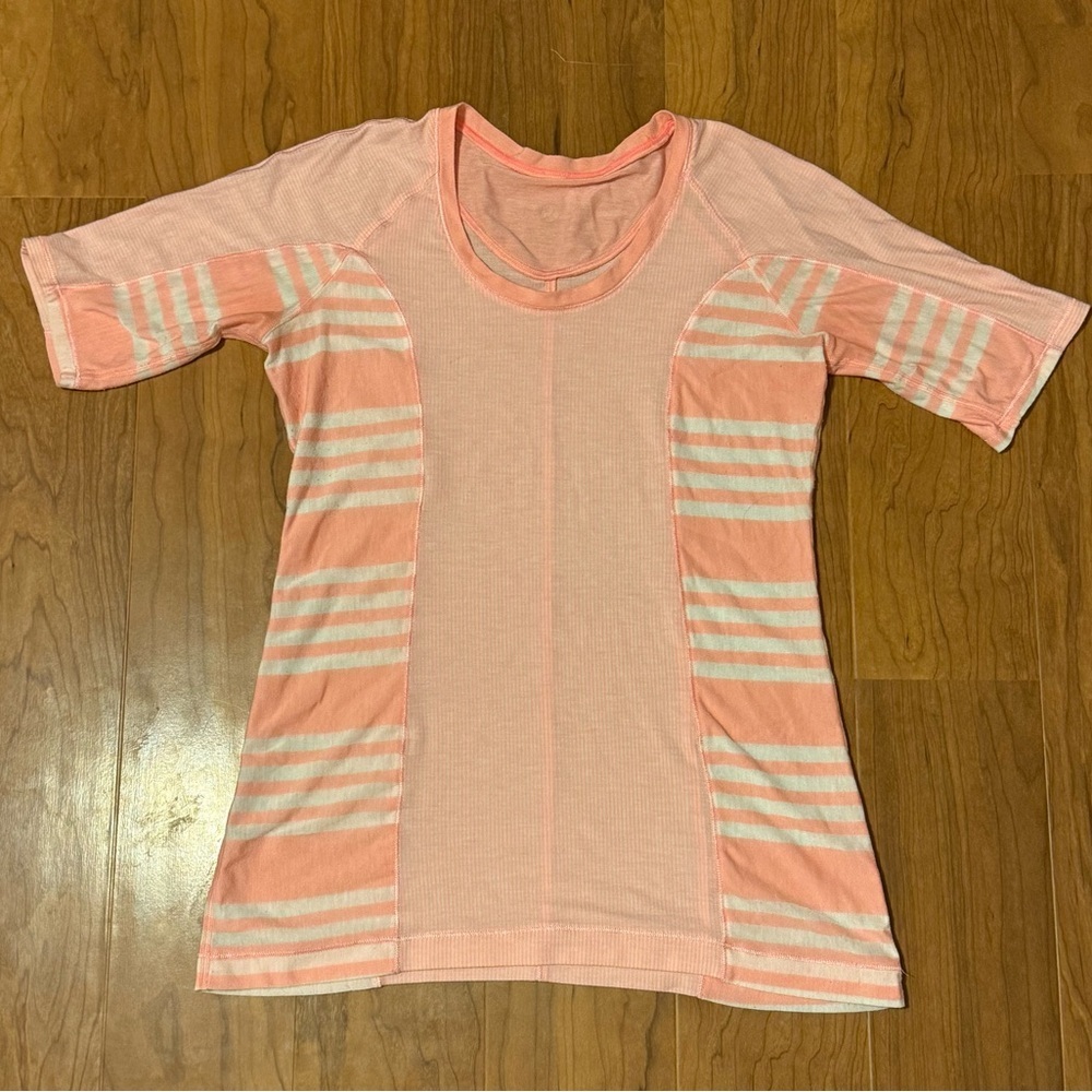 LULULEMON Puri Tee‎ Short Sleeve Bleached Coral size 4